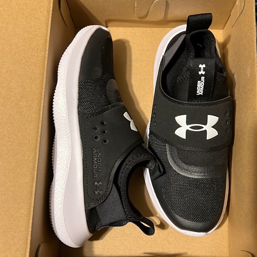 Under Armour Tennis shoes , Women’s 5.5